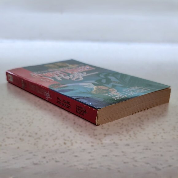 Sweet Valley High #126 Tall Dark & Deadly - Picture 3 of 5